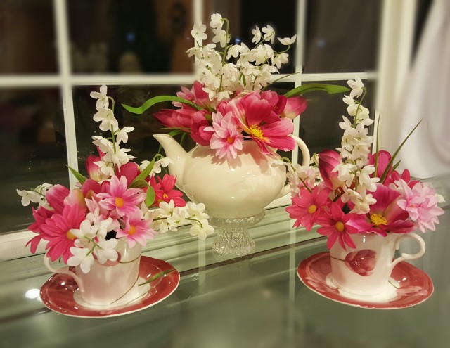 make a teacup flower arrangement
